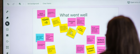 Retrospektiivi – mikä retrospektaakeli…?